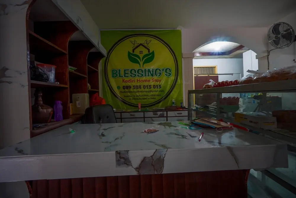 Homestay & Cafe Blessings Near Station Center Town RedPartner