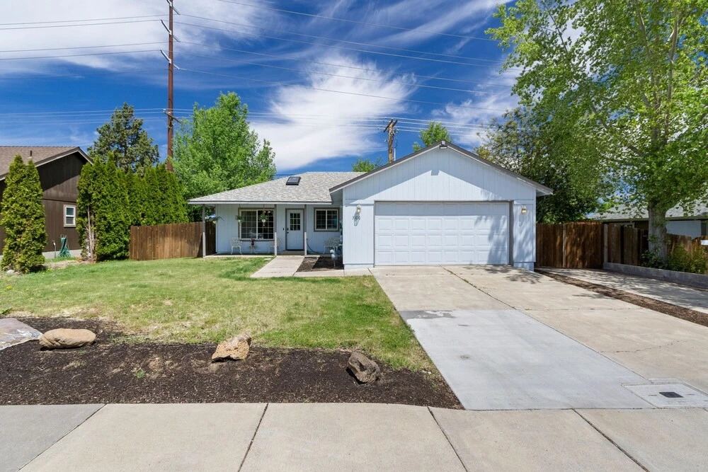 Dog-friendly Post Home With Private Hot Tub, Fire Pit, and BBQ on the Deck by Redawning