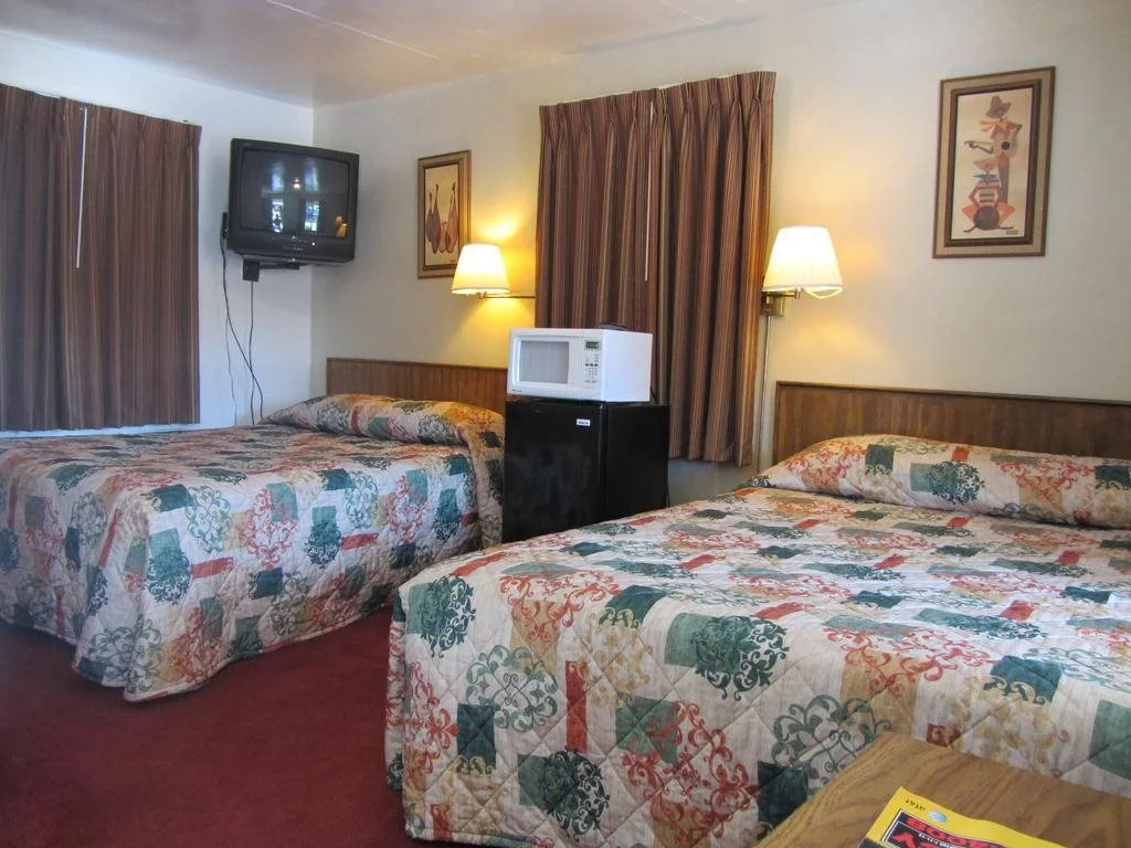 El Rancho Inn & Suites