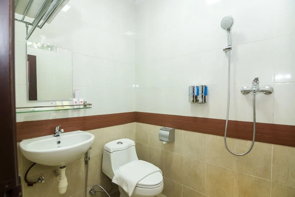 OYO 1327 Avava Inn