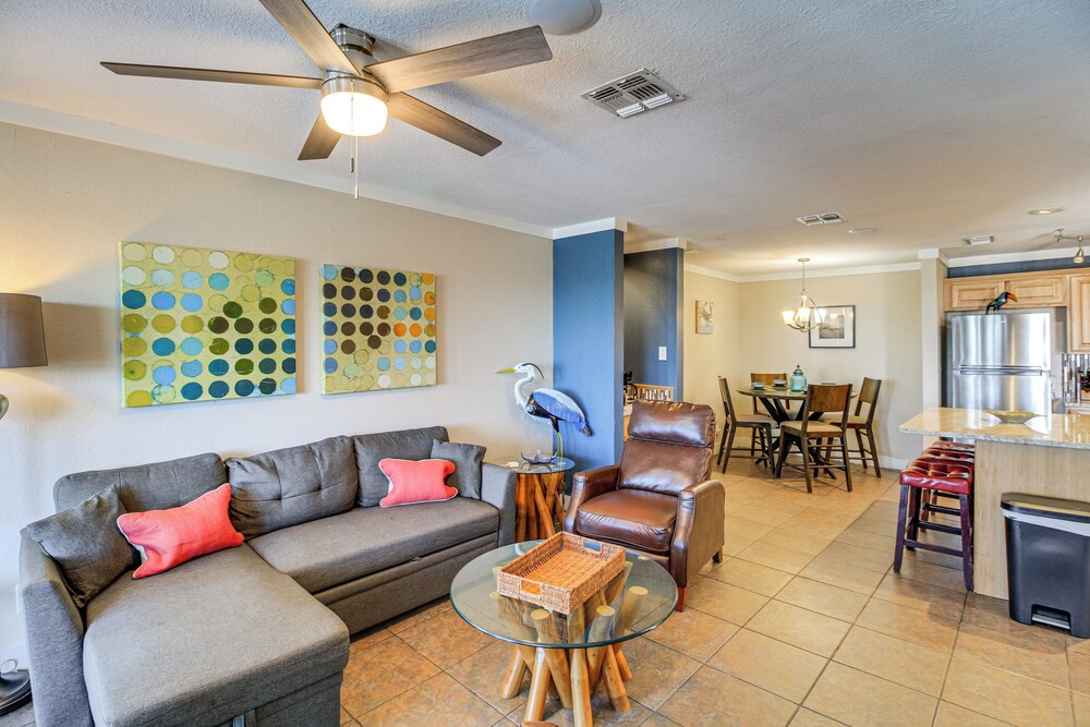 Walk to Beach! Pet-friendly Mustang Island Retreat