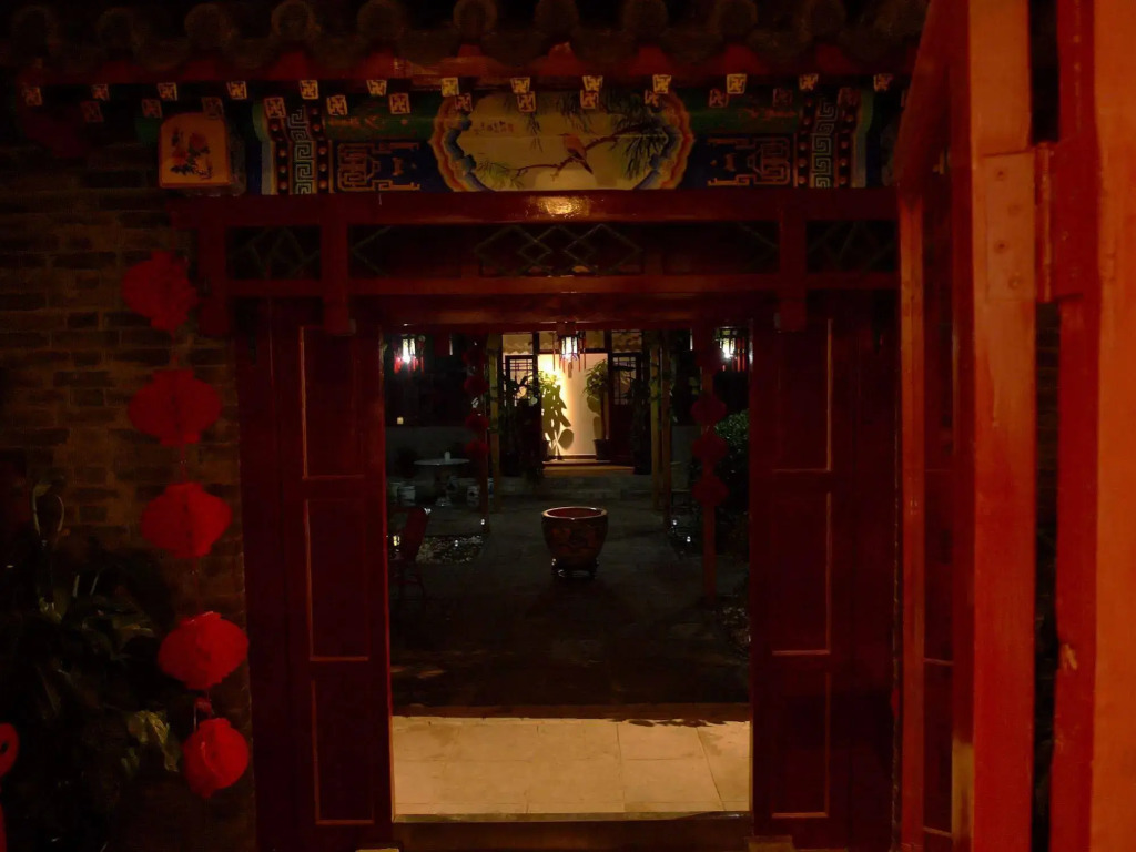 Liuhe Courtyard Hotel