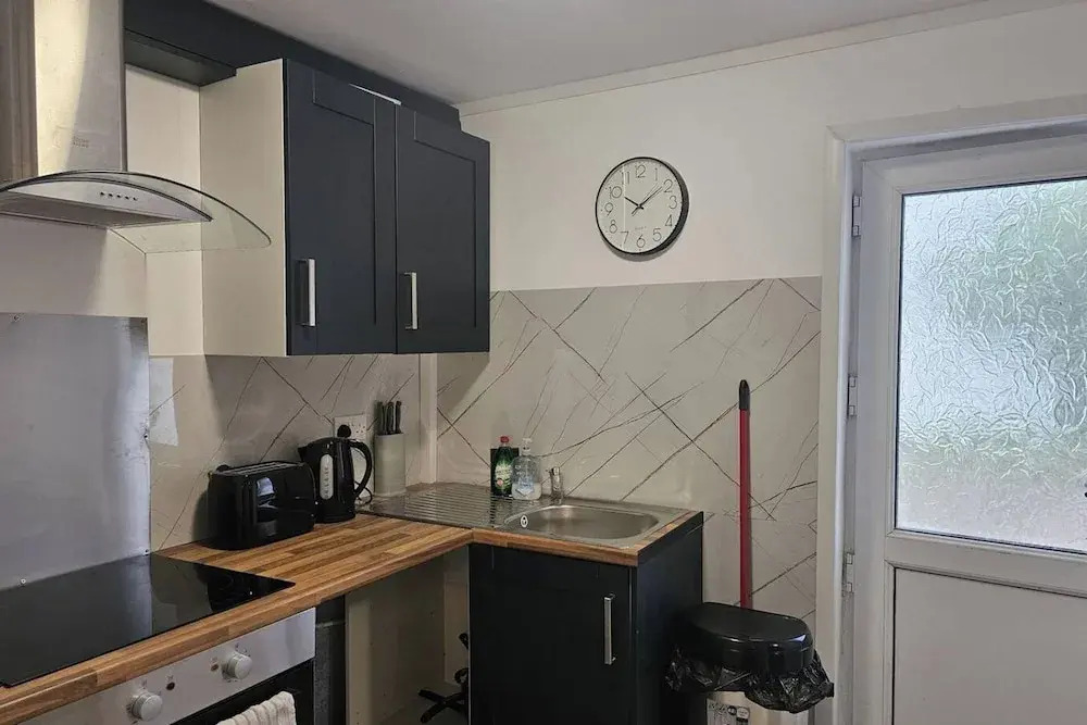 Charming and Compact Studio in Bridgend