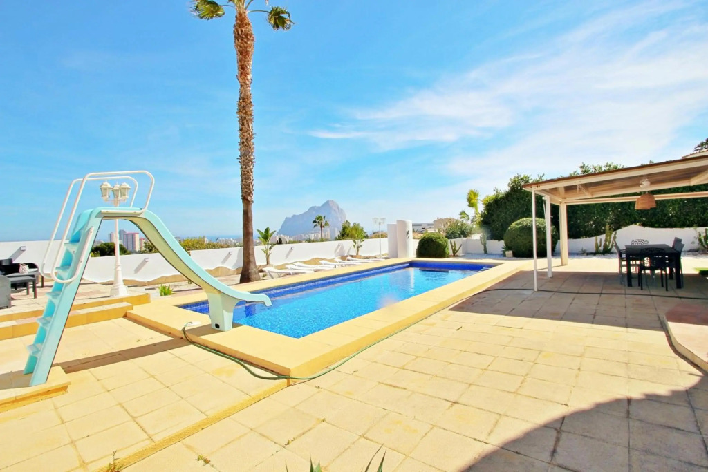 Aaron - holiday home with stunning views and private pool in Calpe