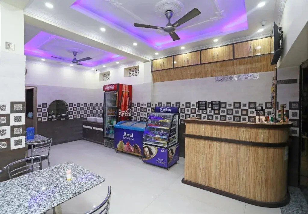 OYO 25018 Saanvi 
