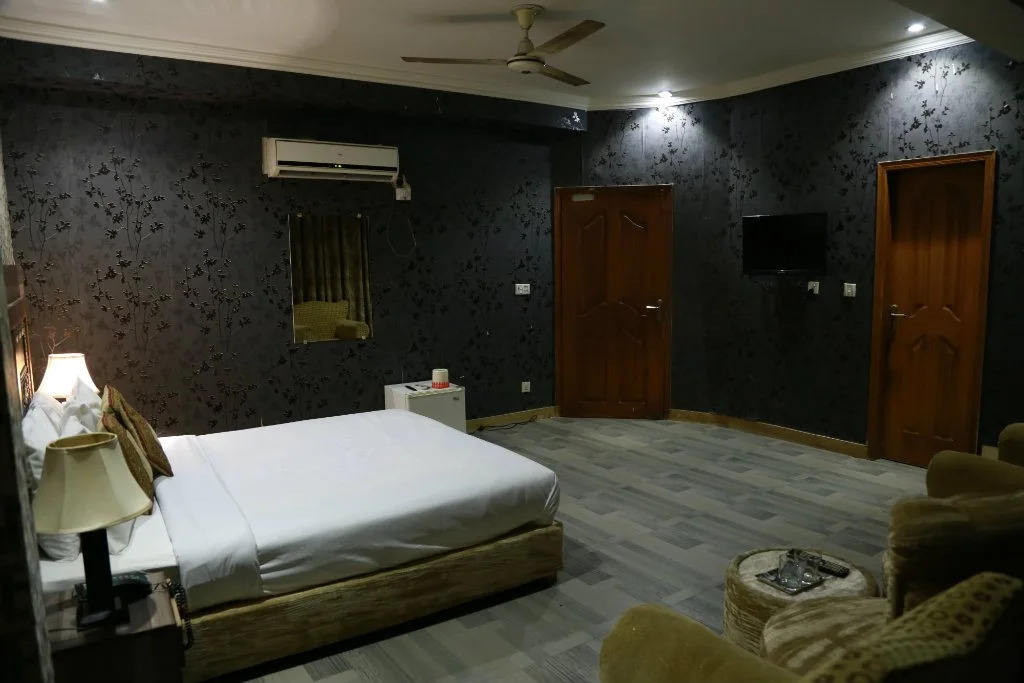 Family Hotel Davis Road Lahore