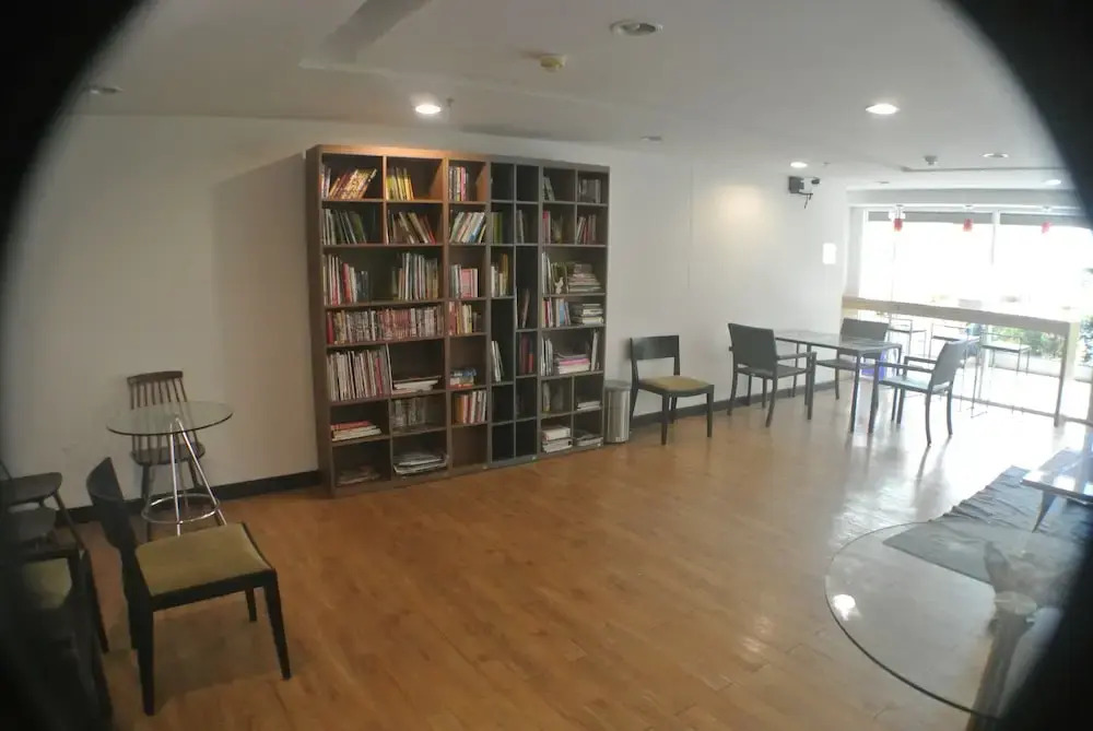 Diamond Sukhumvit by FIB