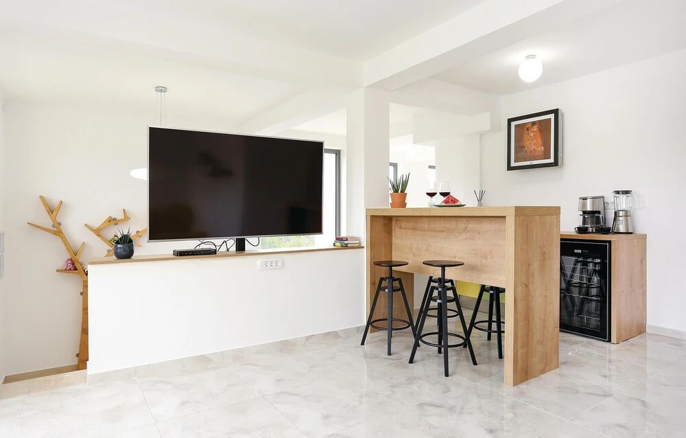 Beautiful Home In Zaboric