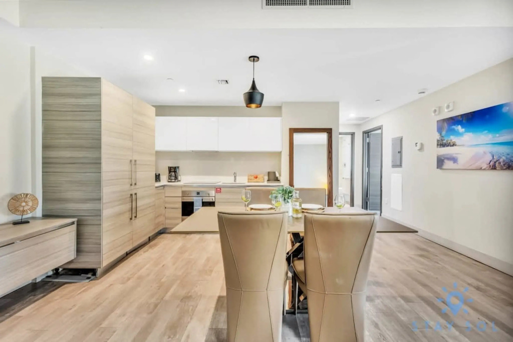 Apartment w Bay View Balcony  Pool   Up To 6  Gym, Hollywood
