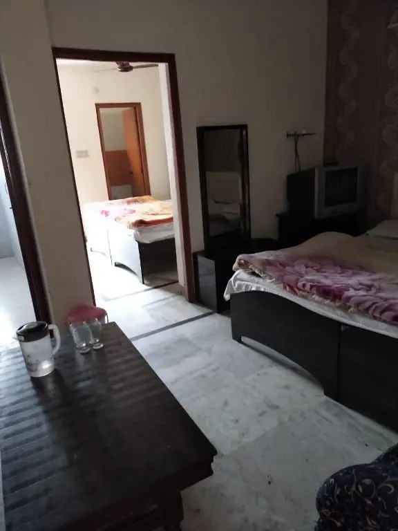 Goroomgo Shah Guest House Nainital