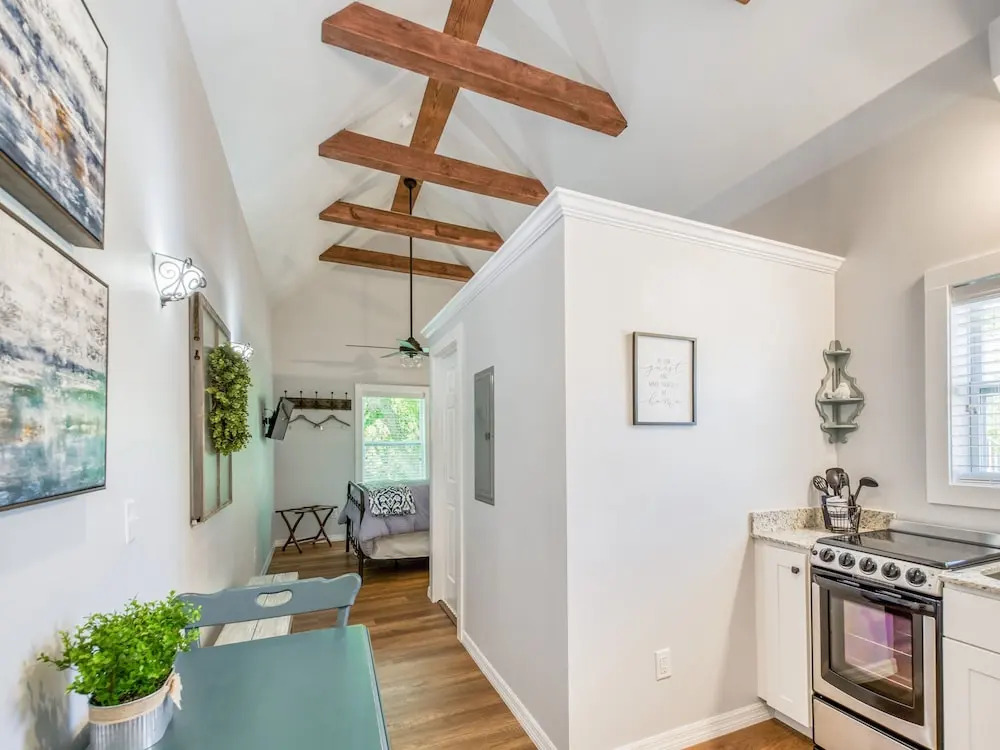 Luxe Victorian Carriage House In Historic District 1 Bedroom Home