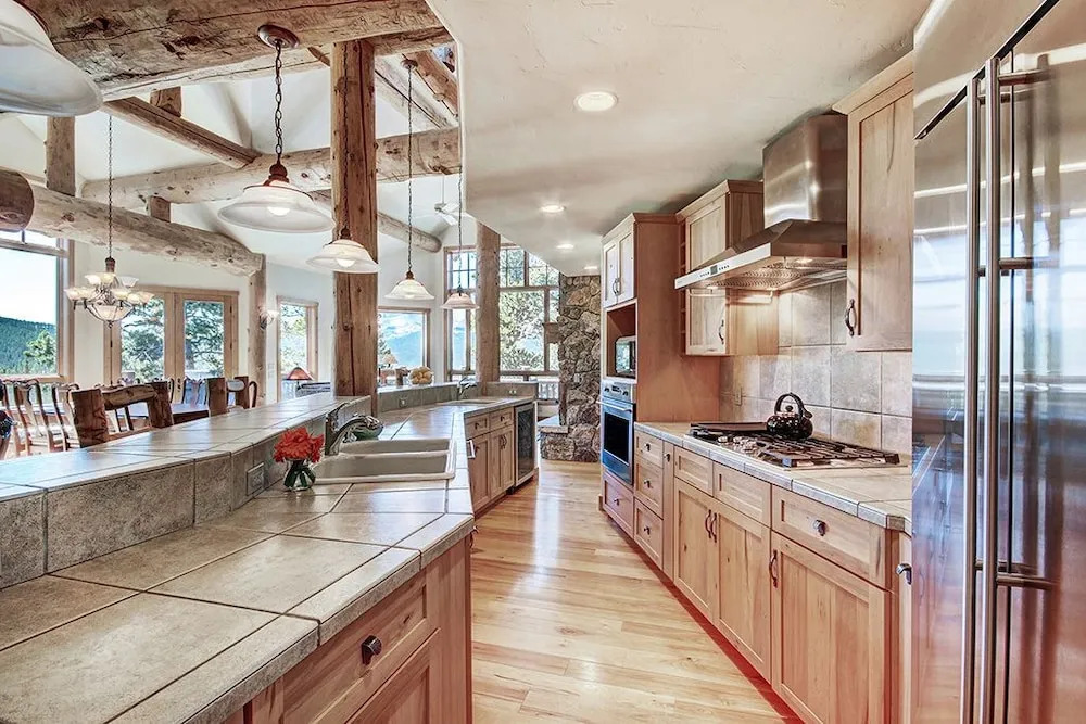 Dunkin Hill Lodge - Private Home by RedAwning