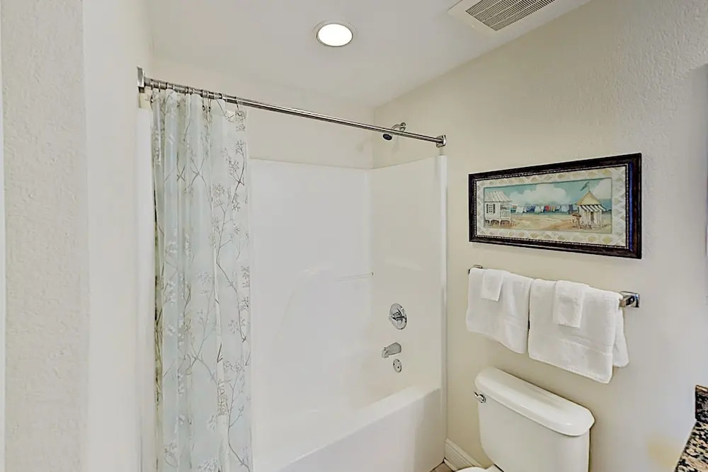 All-suite Gulf-front Getaway W/ Pools & Gym 2 Bedroom Condo