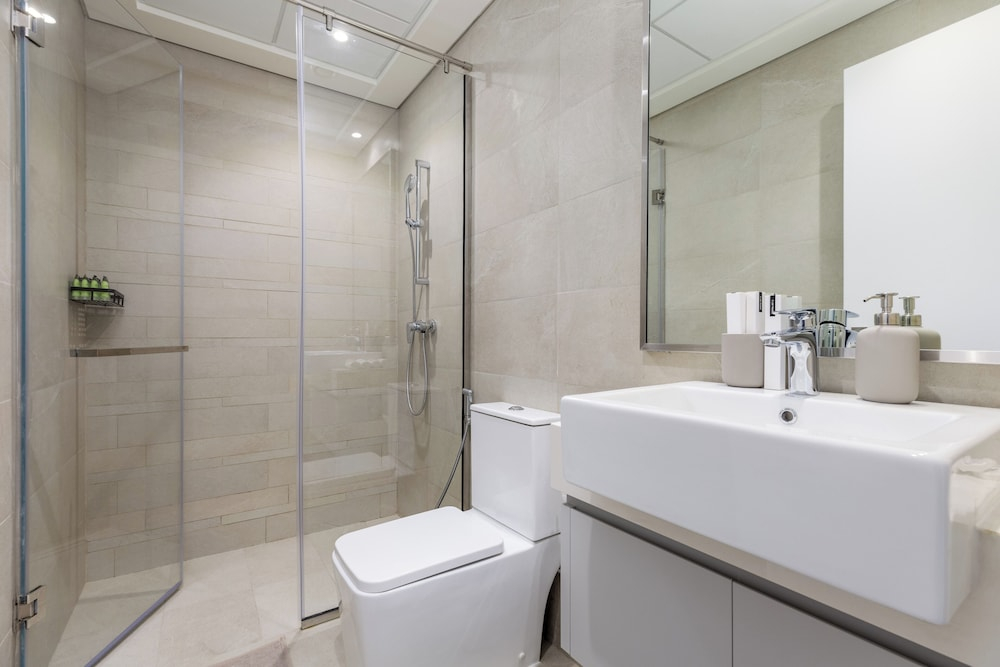 Waves - Azizi Riviera 24: Modern 1 Bedroom Apartment