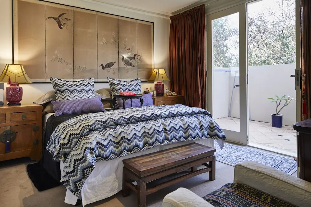Eclectic 2 Bed & 2 Bath in Armadale with Parking