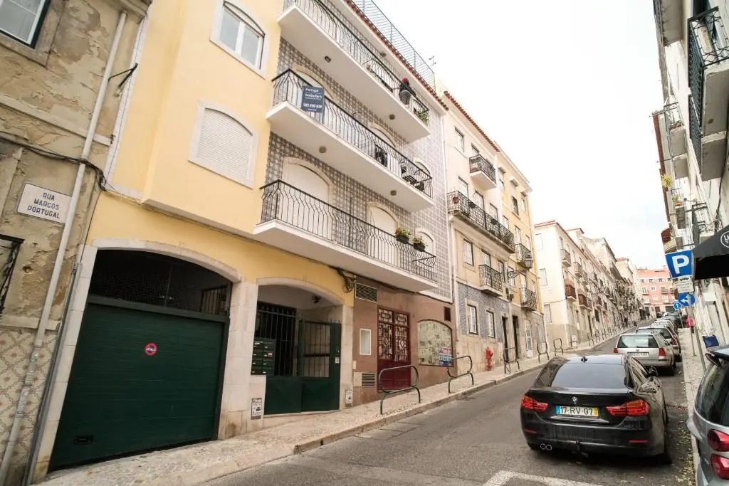 Flores Terrace Apartment