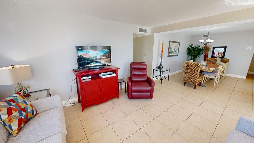 Shoreline Towers 3036 3 Bedroom Condo