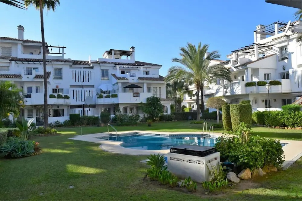Easy Parking Poolside 2 Bedroom F-5