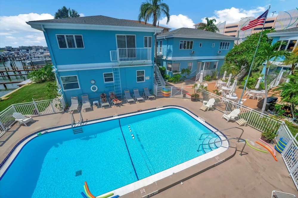 Luxury Waterside Suite 2mins 2 Beach Heated Pool