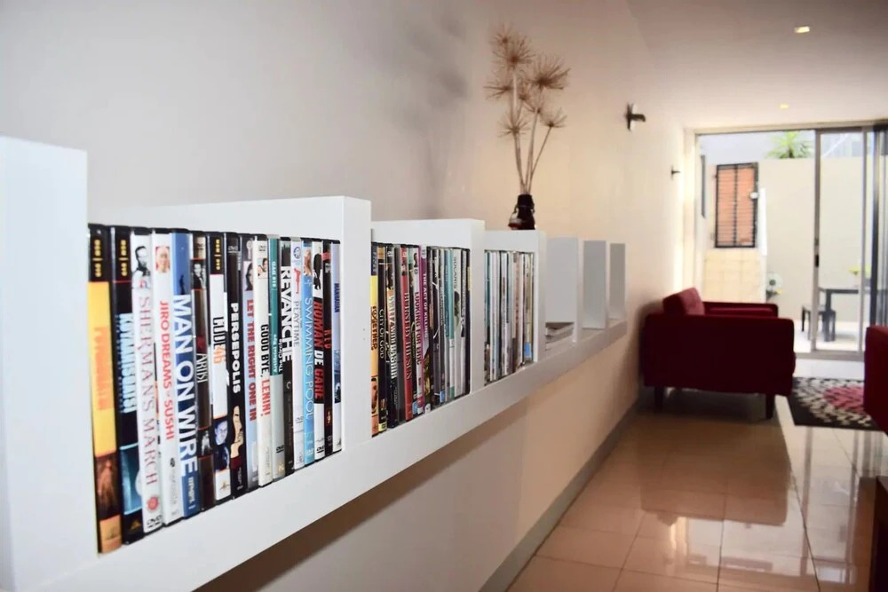 Tranquil 1 Bedroom Apartment With Sunny Courtyard