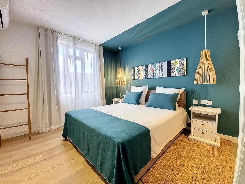 Sunkissed - Brand New Beach apartment located 50m from beach
