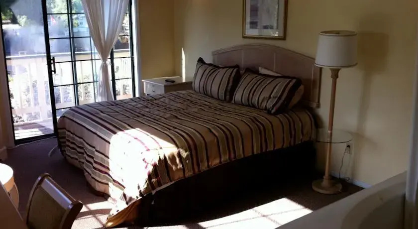 New Moon River Inn