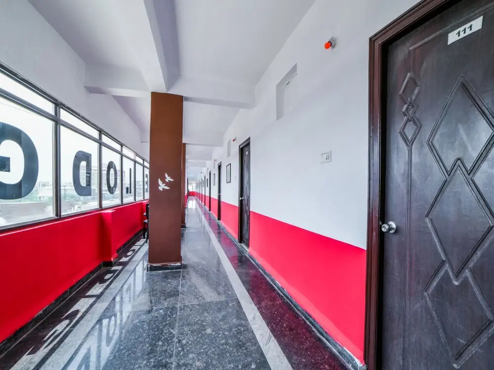 Oyo 18407 Noble Lodge