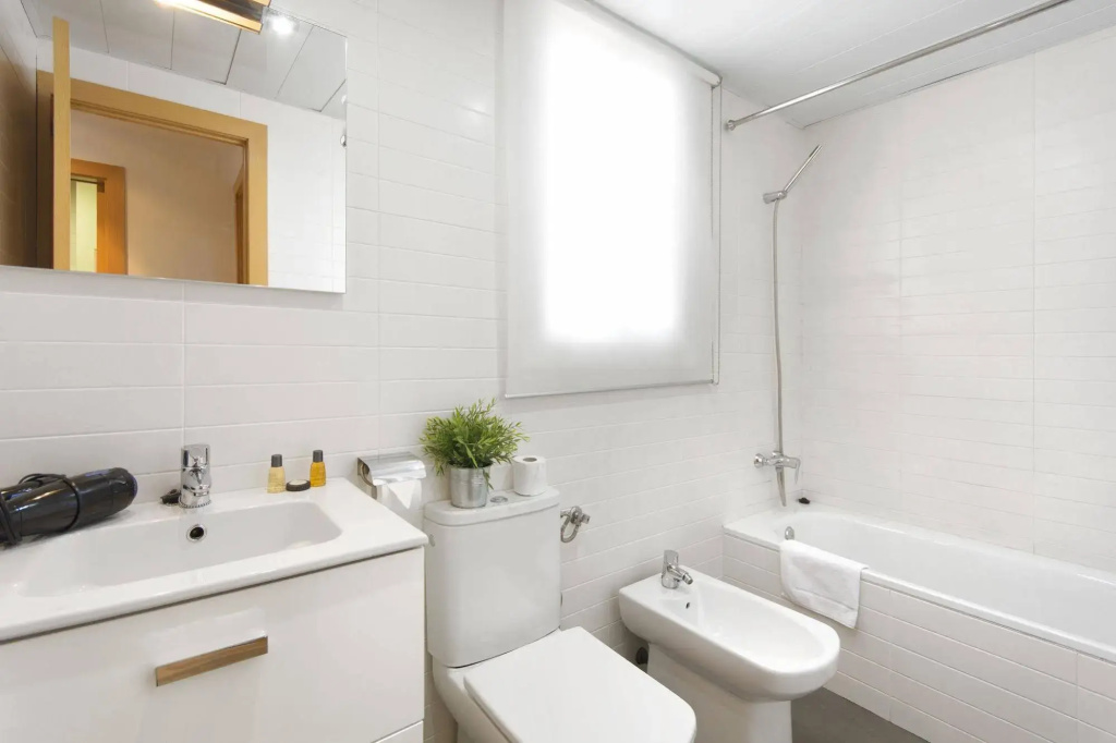 Eixample Building Apartments by Mercedes Heritage