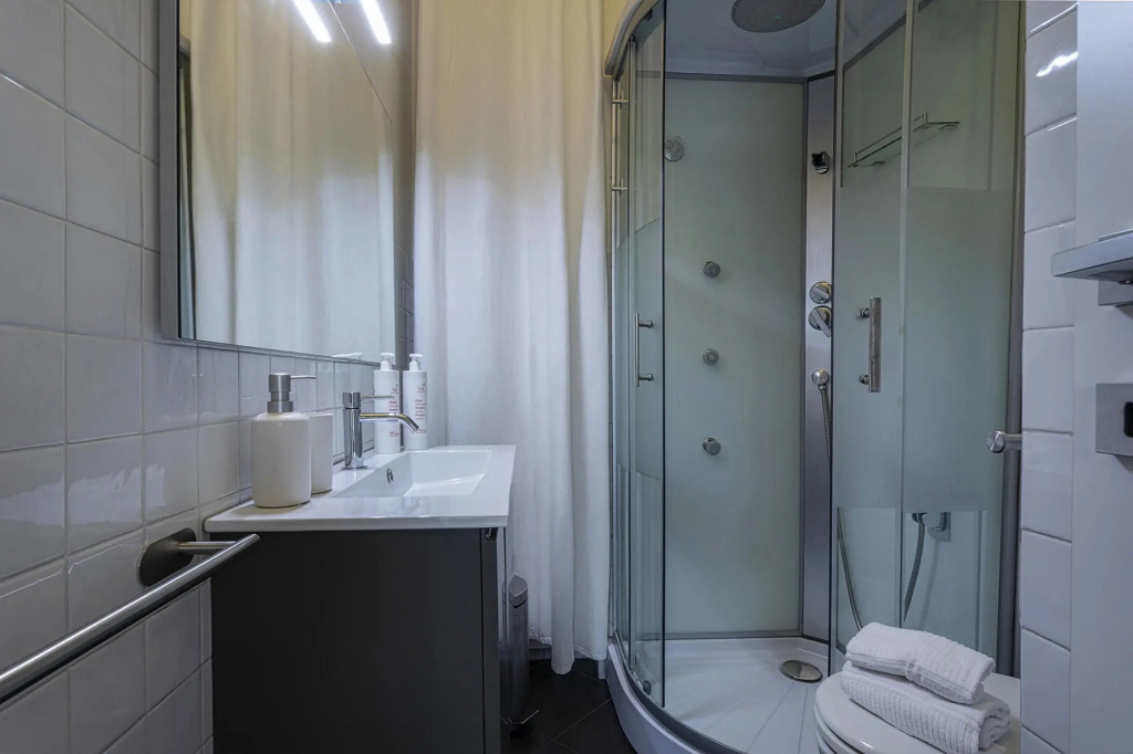 Dante 9 in Genova with 1 bedrooms and 1 bathrooms