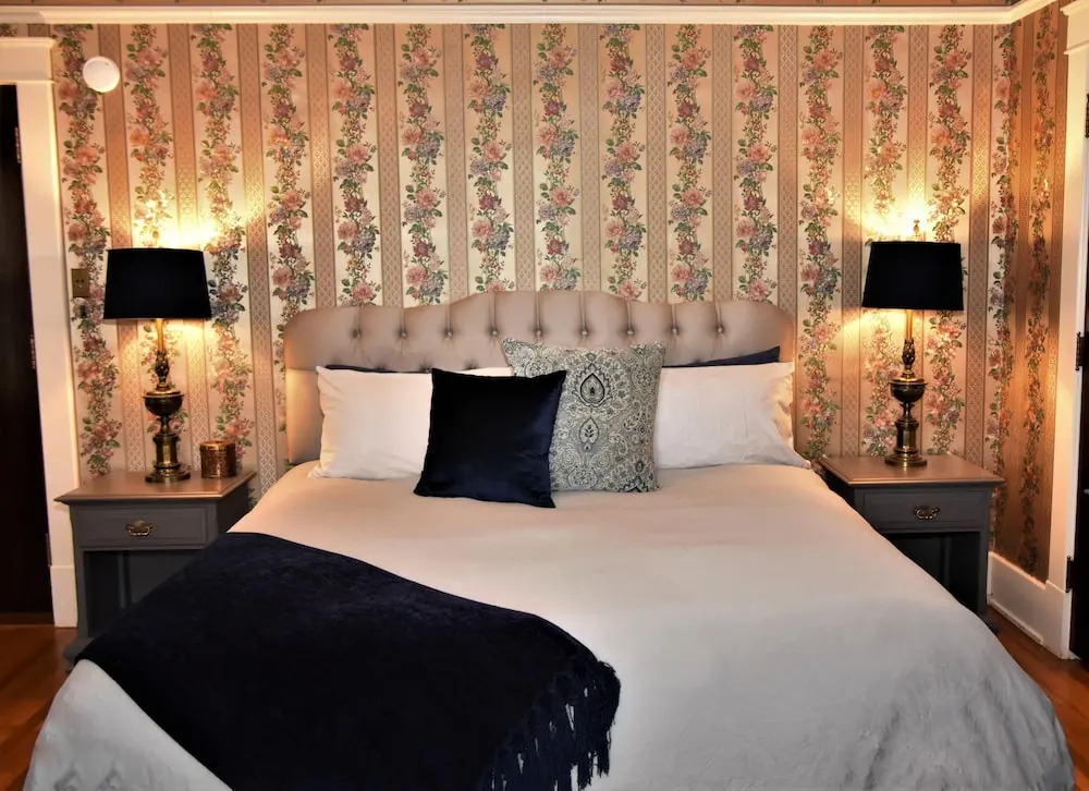Grand Colonial Bed and Breakfast