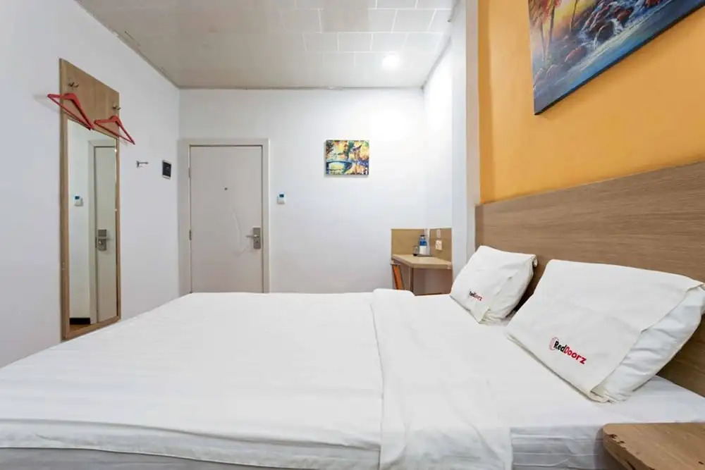 RedDoorz near Citraland Mall