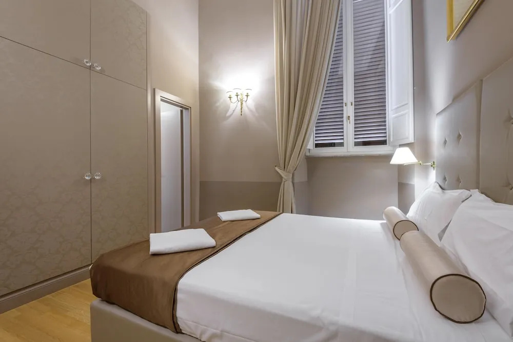 Travel & Stay - Navona 2