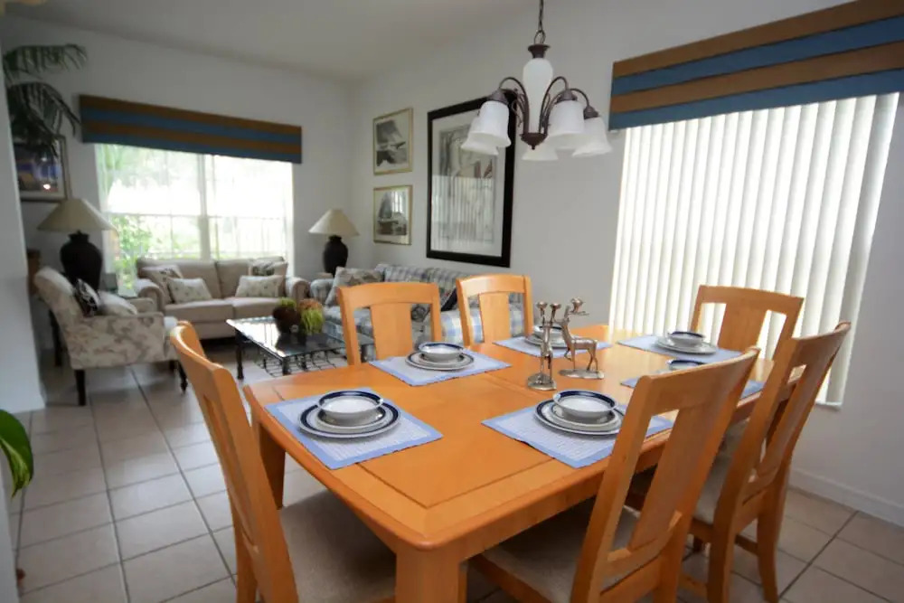 4648 5- Bdrm'Slake Views Facing Poolwater View