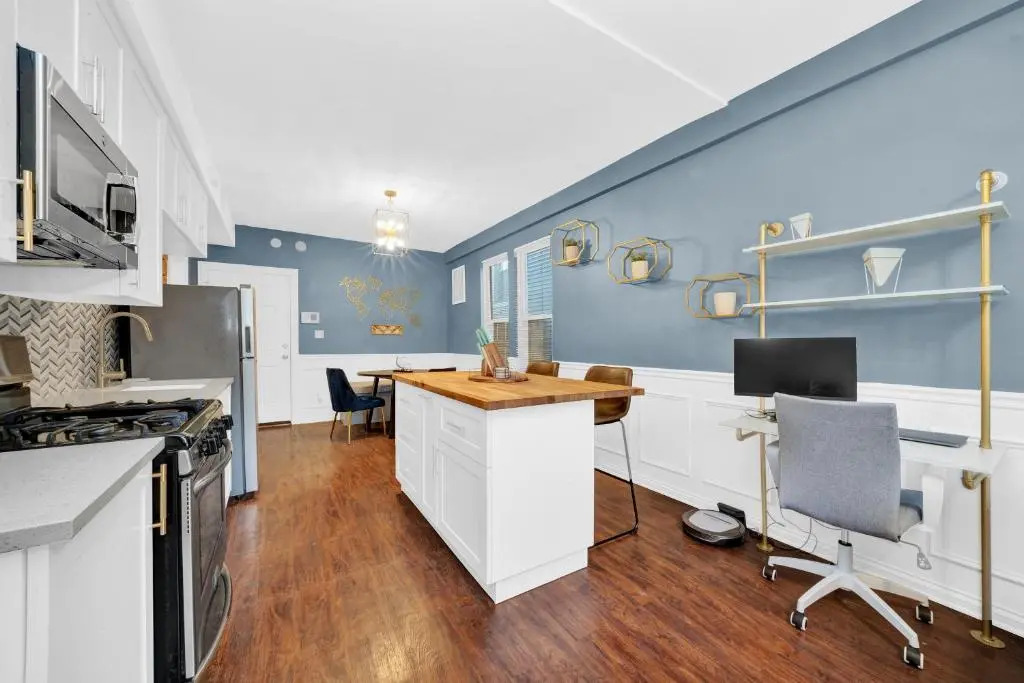 Modern 2 Bedroom in Avondale