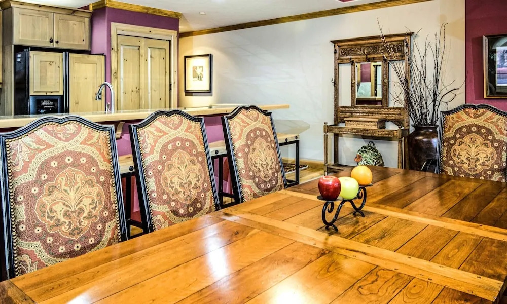 Alpine Club 2 Bedroom Condo by RedAwning
