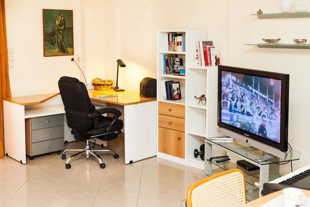 Spacious Apartment in Neos Kosmos