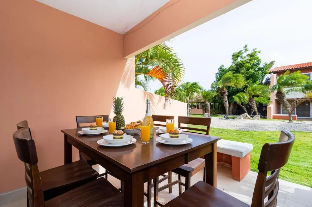 2br2 5BA Townhouse w Pool 3min Walk 2 Eaglebeach