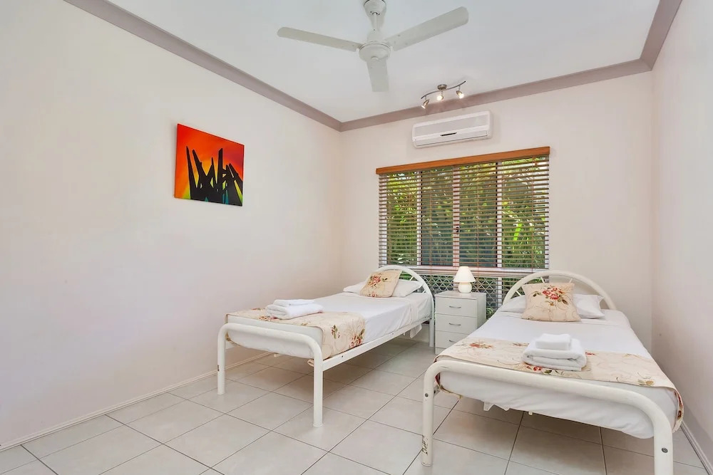 White Sapphire Holiday House