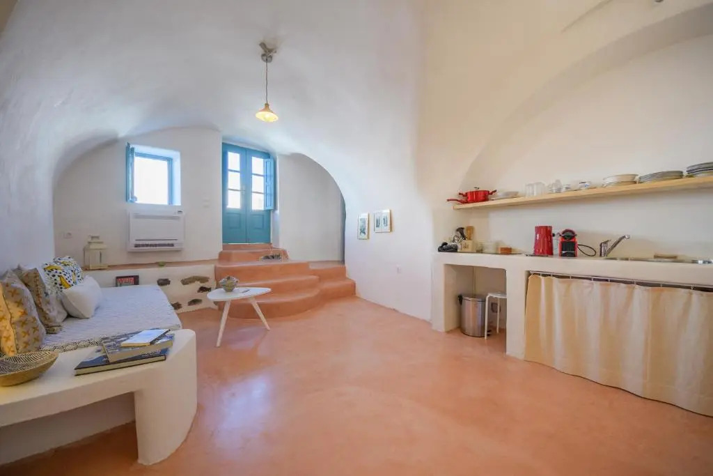 Santorinio Yellow House