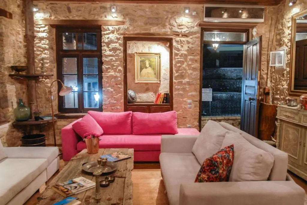 Dafni 65 · Antique Luxury Suite 65sq.m.