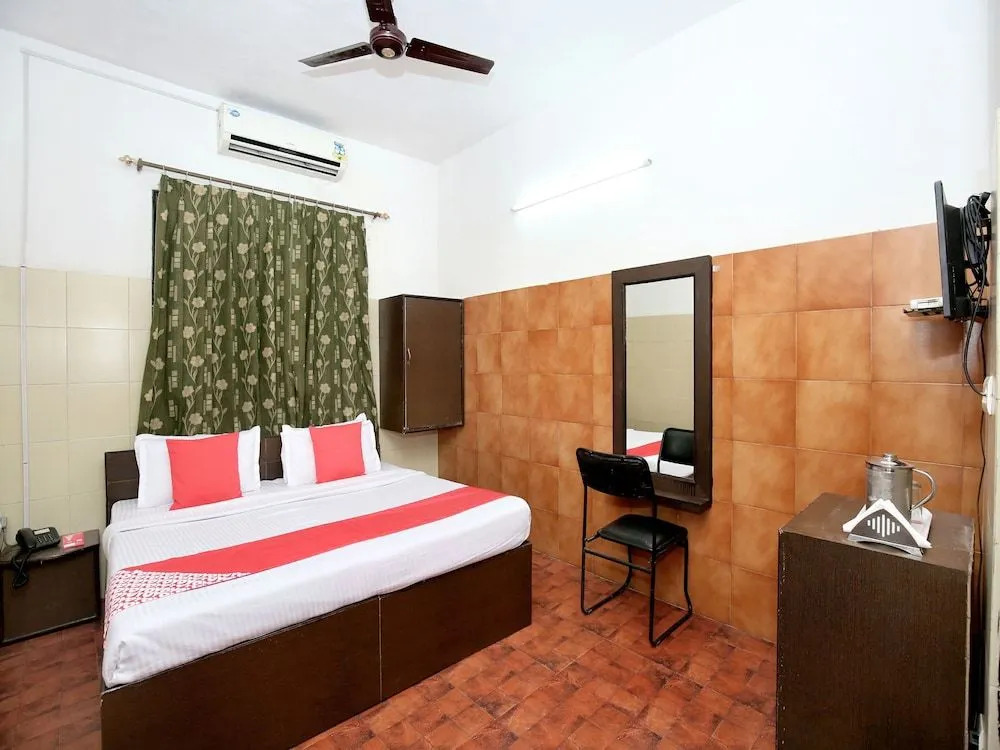 Collection O 12986 The Red Hotel