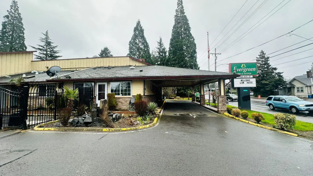 Evergreen Inn & Suites Portland