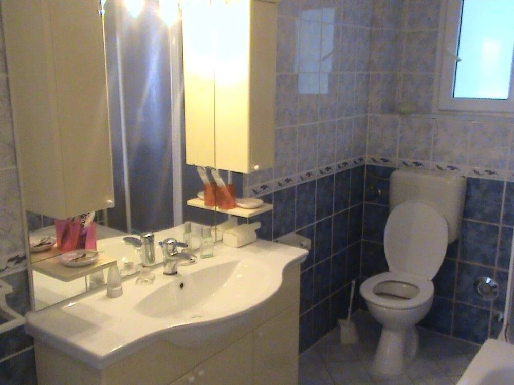 Ivy - Spacious With Free Parking - A1
