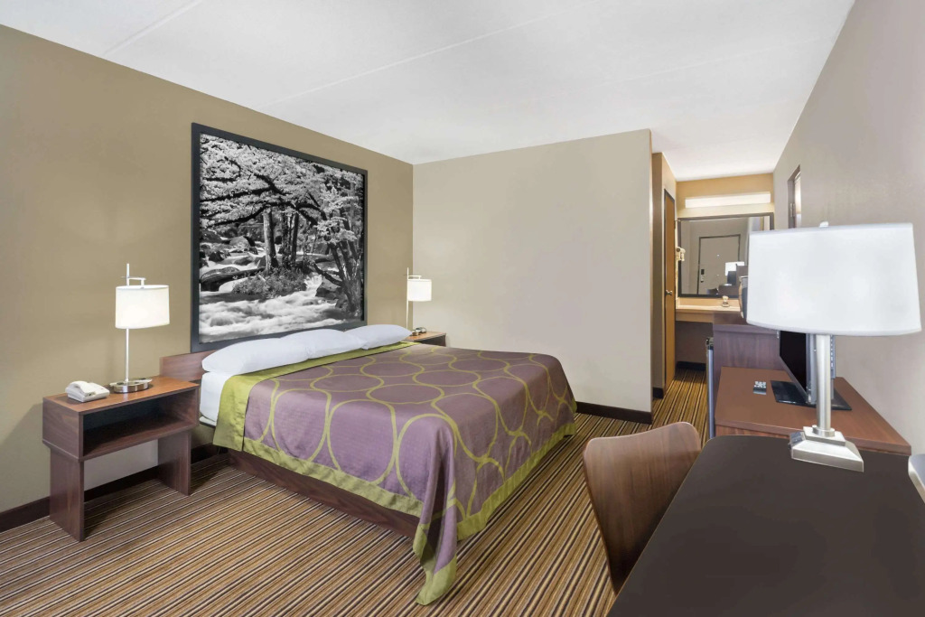 Super 8 by Wyndham Knoxville North/Powell