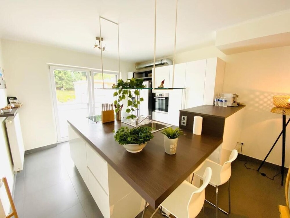 3 bedrooms in Center w Terrace&Parking