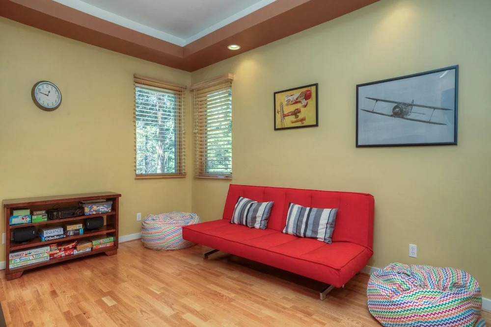 Chic 3BR in Truckee Tahoe Donner Access by RedAwning