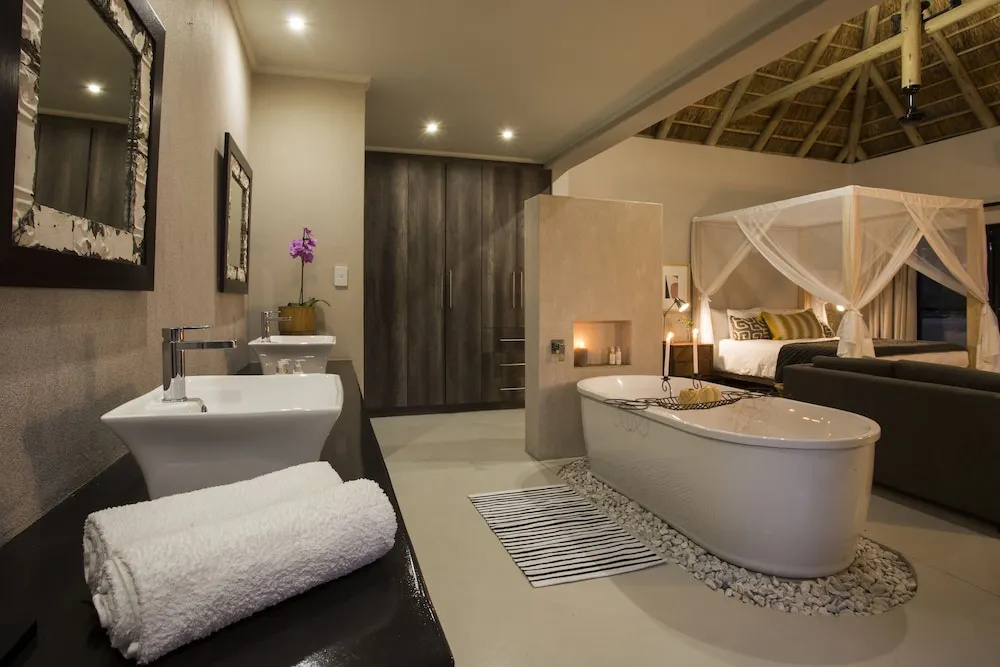 Moya Safari Villa