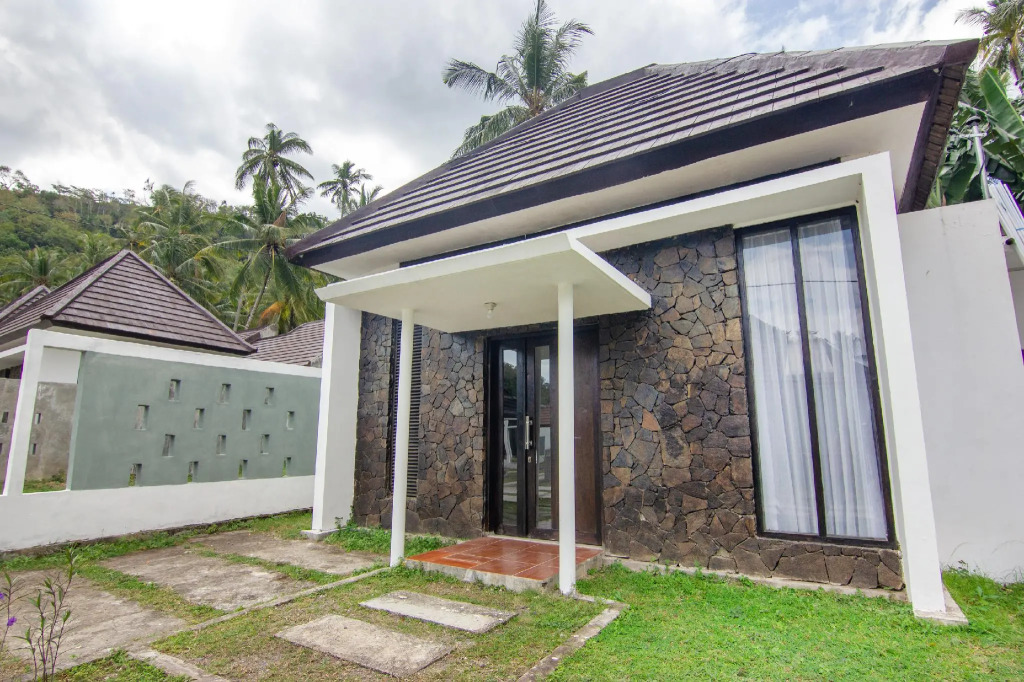 OYO 3796 Senggigi Villas