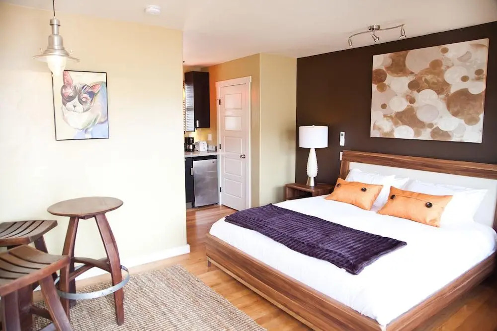 The Flagstone Boutique Inn & Suites