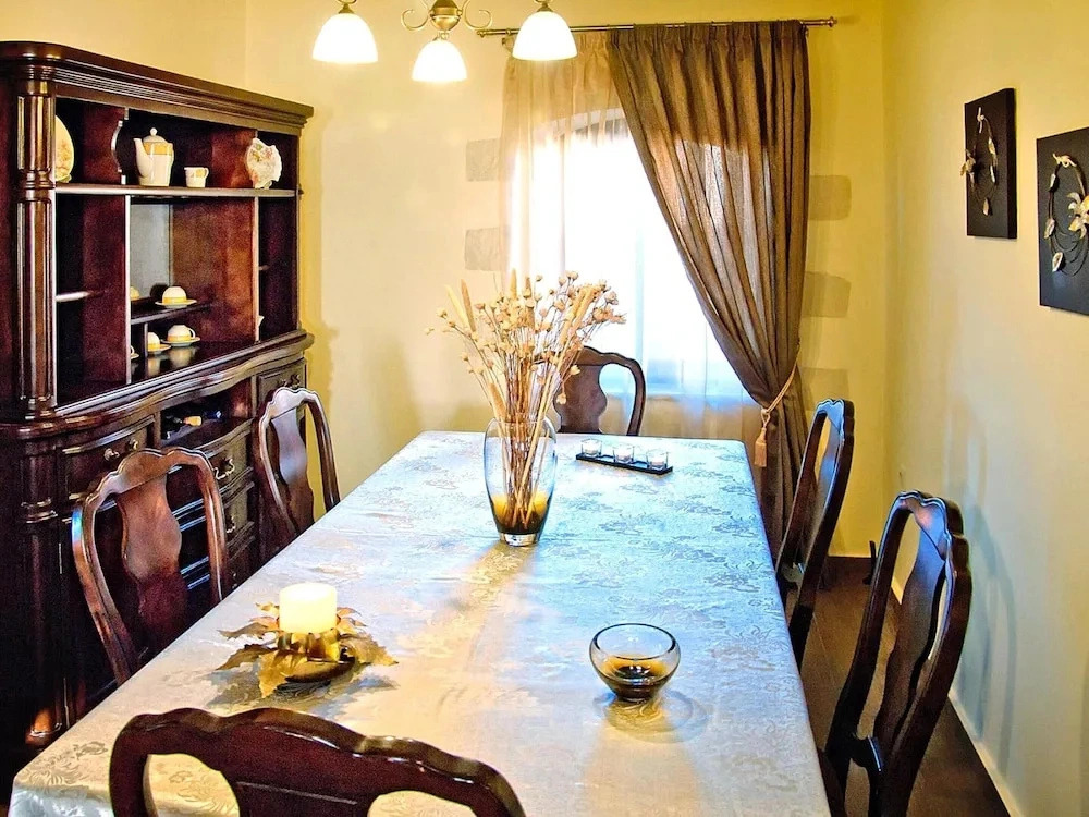 Cretan Villa Near Beach for 10